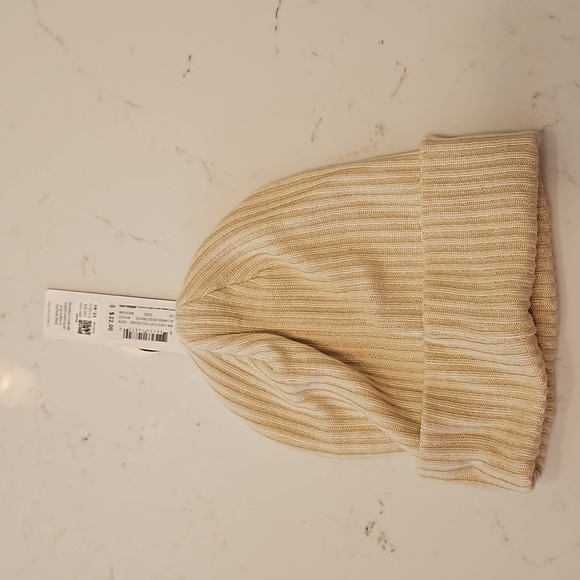 Adidas Women's fit Beanie - Picture 2 of 2